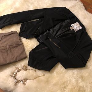 Cropped black blazer